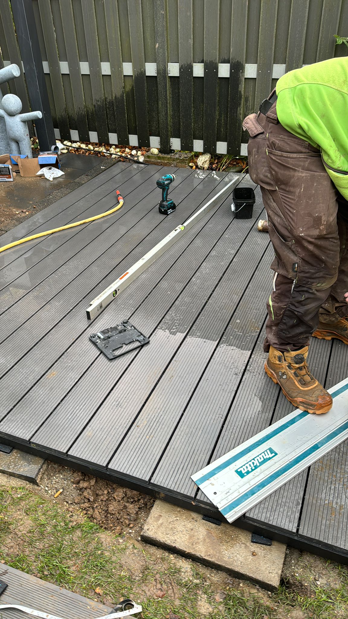 Anthrazit Terrasse mit Paneelen